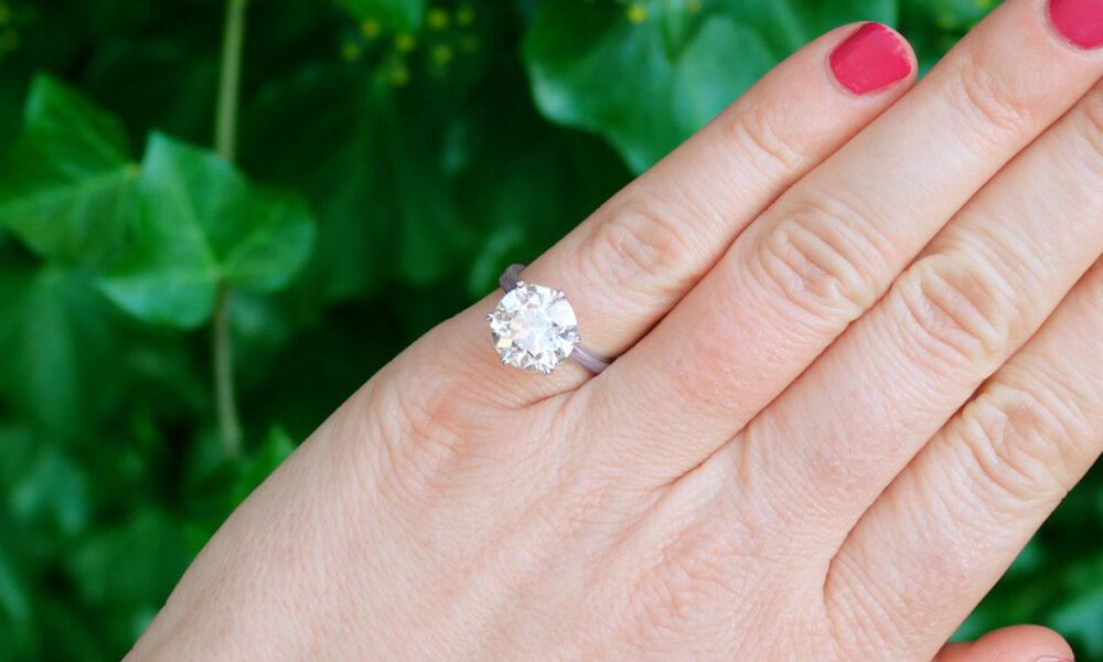 2-carat-or-5-carat?-how-to-decide-when-upgrading-your-engagement-ring