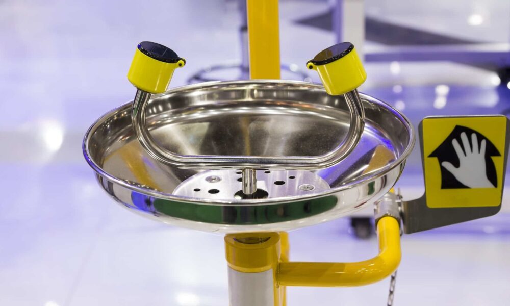 emergency-eye-wash-stations:-why-location-and-accessibility-could-save-lives